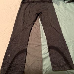 Lululemon Black and Grey Herringbone Inspire Crop